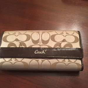 Beige Coach Wallet w/Checkbook